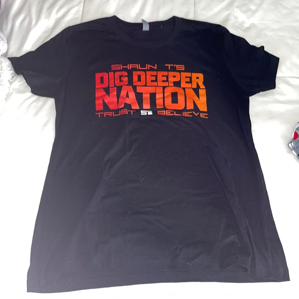 New Shaun T Beachbody T-Shirt ladies large